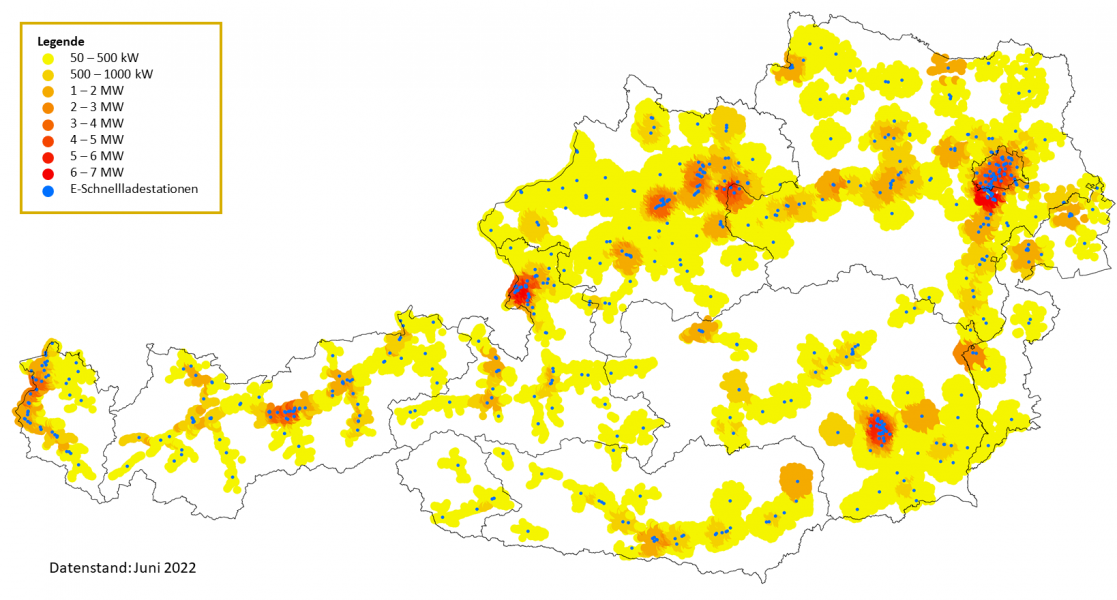 Auf einer Österreichkarte wird die Verteilung von Schnellladestationen und die verfügbare Ladeleistung in einem Umkreis von 10 km dargestellt. Es zeigt einerseits, dass sich bei einigen Orten in Österreich keine Schnellladeinfrastruktur in der unmittelbaren Nähe befindet. Andererseits aber auch, dass insbesondere in Ballungszentren wie Wien, Graz und Salzburg bis zu 7 MW Ladeleistung an Schnellladestation innerhalb von 10 km erreichbar sind. 