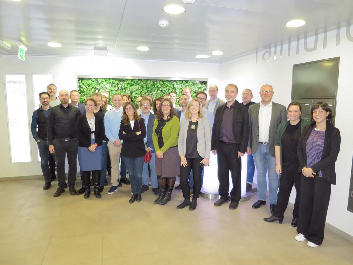 Gruppenbild der Vertreterinnen und Vertreter der beteiligten Projektpartner