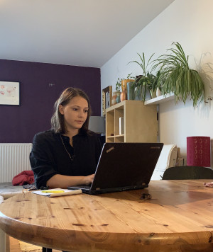 Fem-Tech Praktikantin Lena Zeisel im Home Office